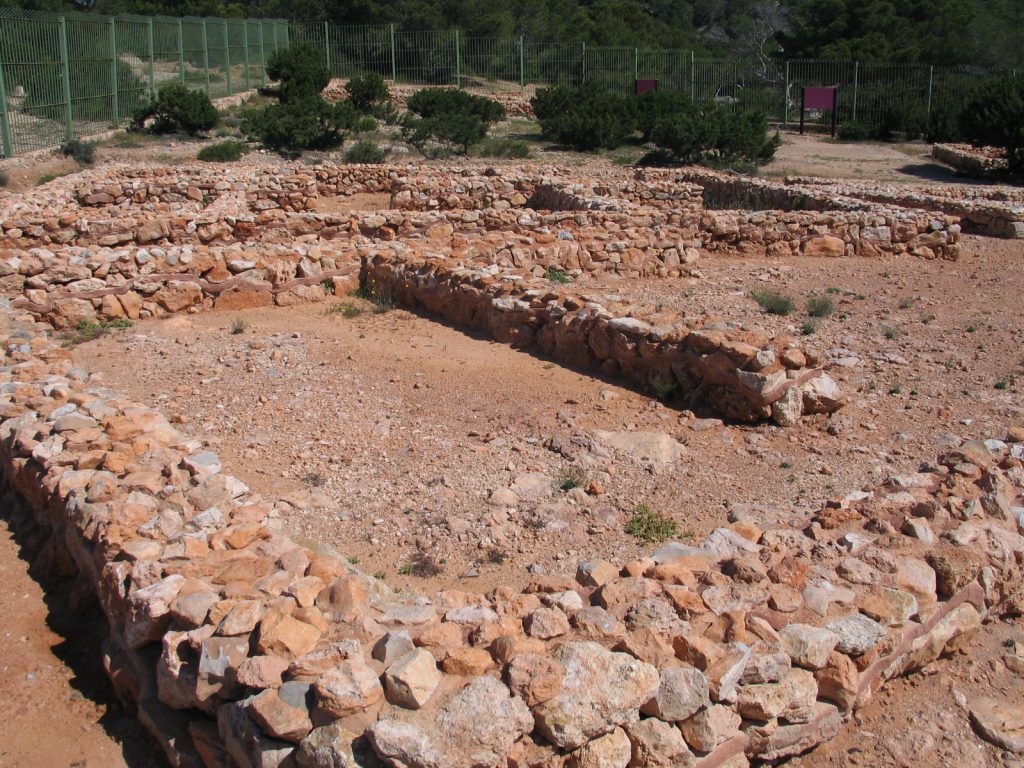 Yacimiento arqueológico fenicio de Sa Caleta en la isla de Ibiza